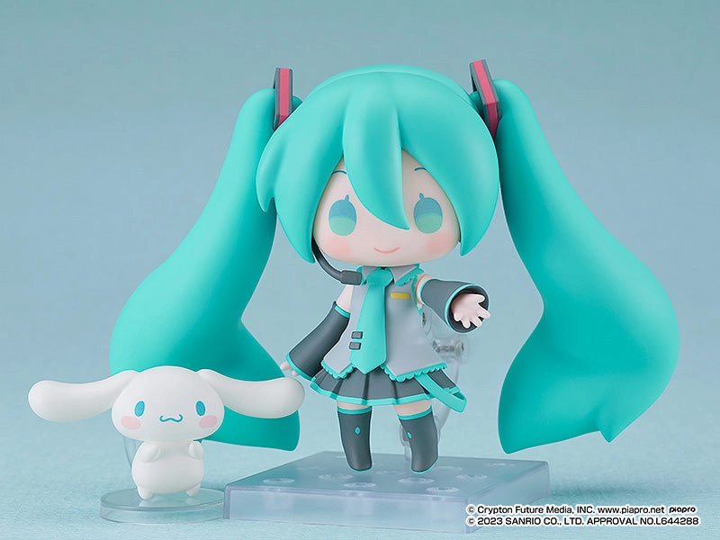 Nendoroid Hatsune Miku: Cinnamoroll Collaboration Ver. Premium Showcase